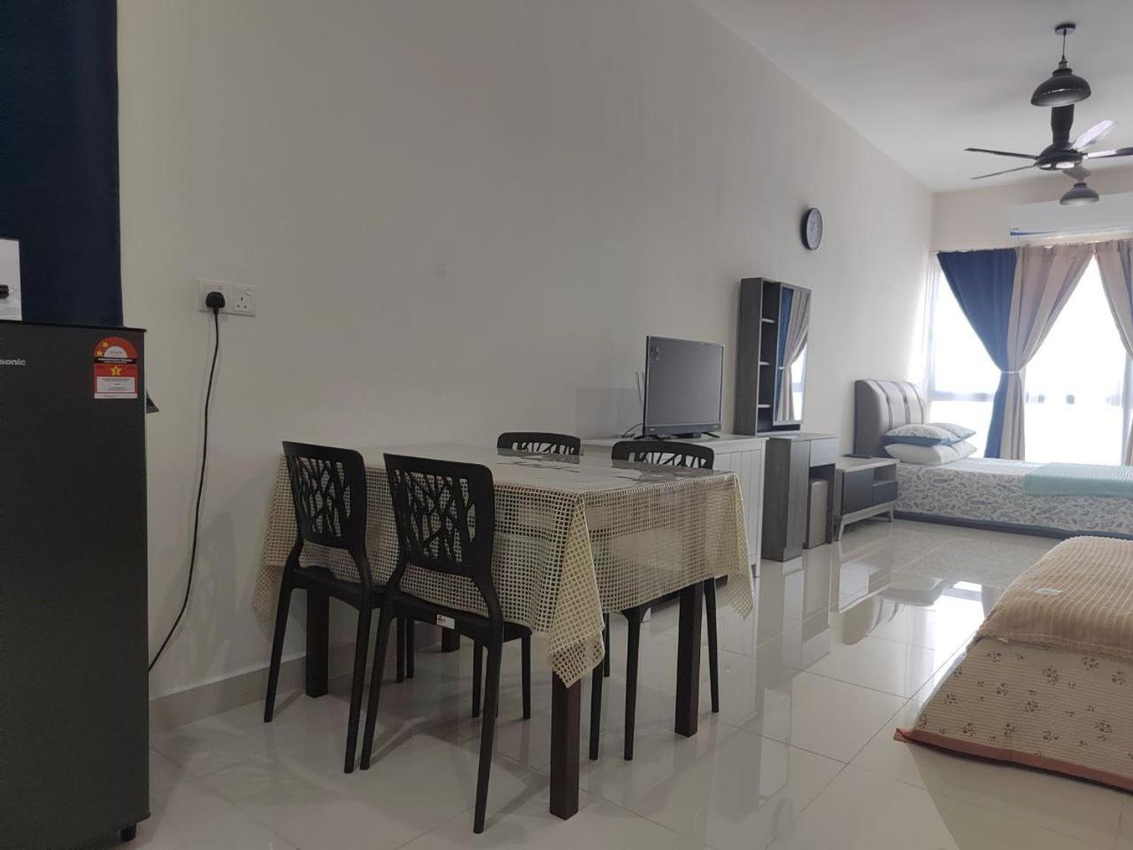 Studio Suite Homestay Klia Сепанг Екстериор снимка